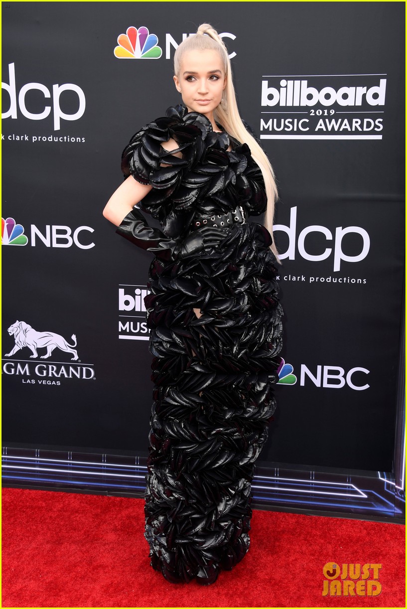 Becky G Sparkles on Red Carpet at BBMAs 2019!