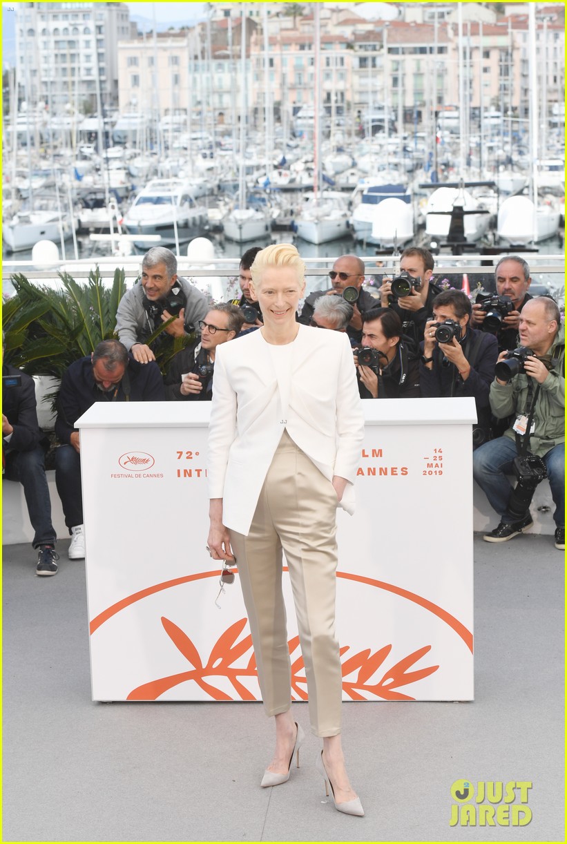 Selena Gomez Kicks Morning Off With 'The Dead Don't Die' Cannes Photo Call!