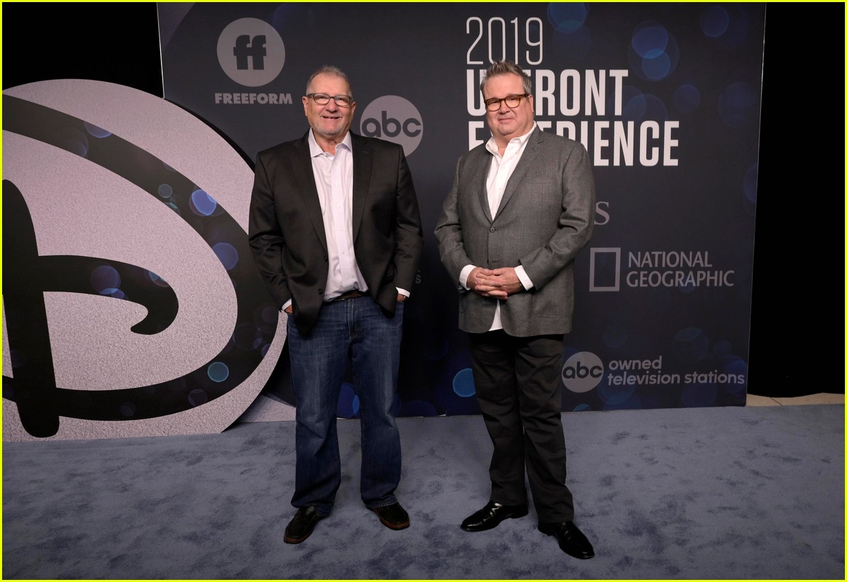 Sarah Hyland & Ariel Winter Join 'Modern Family' Cast at ABC Disney Upfronts!