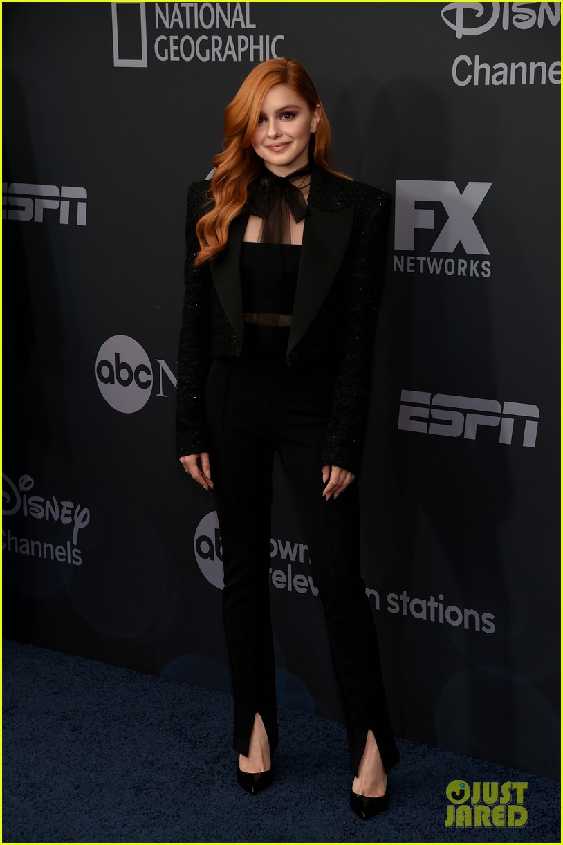 Sarah Hyland & Ariel Winter Join 'Modern Family' Cast at ABC Disney Upfronts!
