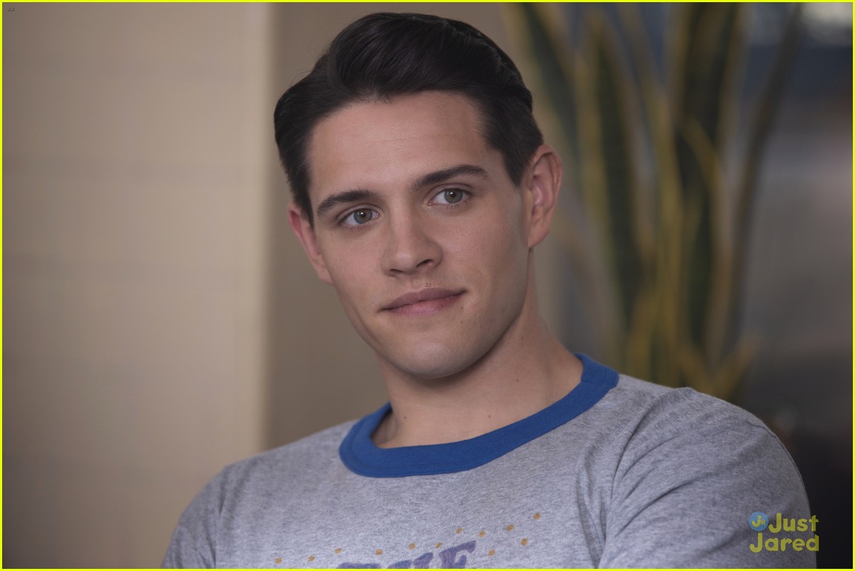 Archie Fights Hiram In The Boxing Ring on 'Riverdale' Tonight