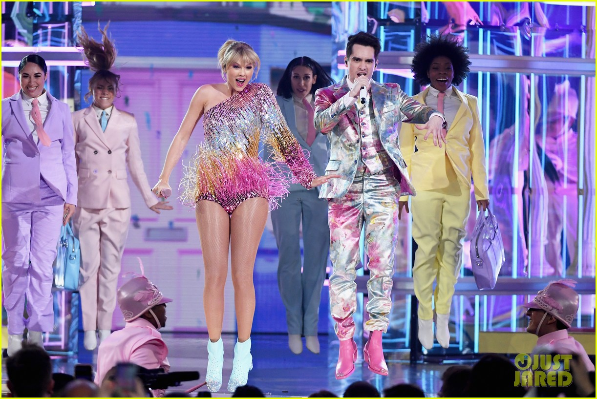 Watch Taylor Swift's Colorful 'Me!' Performance at Billboard Music Awards 2019! (Video)