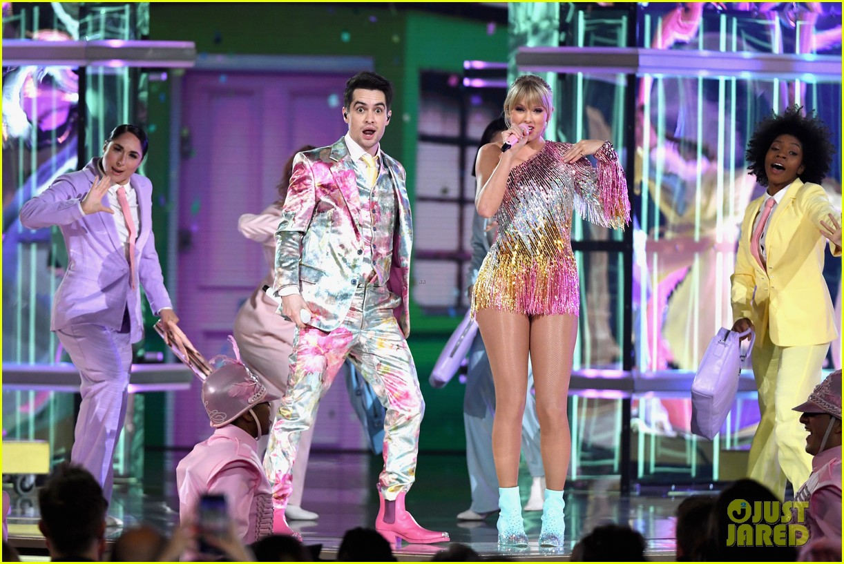 Watch Taylor Swift's Colorful 'Me!' Performance at Billboard Music Awards 2019! (Video)