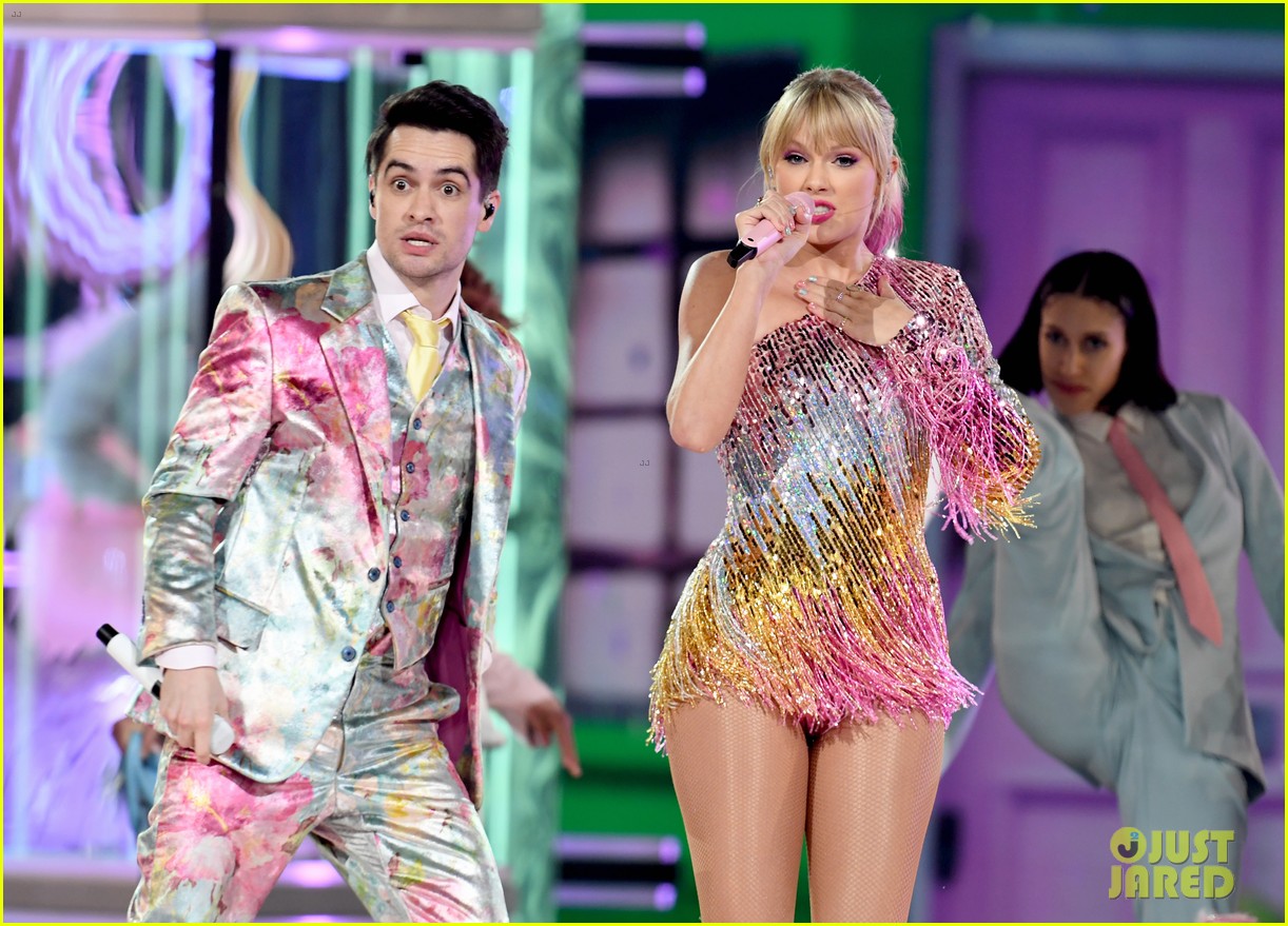 Watch Taylor Swift's Colorful 'Me!' Performance at Billboard Music Awards 2019! (Video)