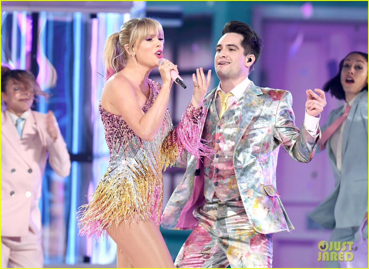 Watch Taylor Swift's Colorful 'Me!' Performance at Billboard Music Awards 2019! (Video)
