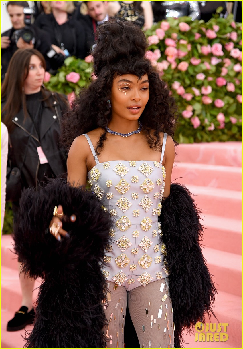 Yara Shahidi Gives Her Eye a Silver Silhouette at Met Gala 2019