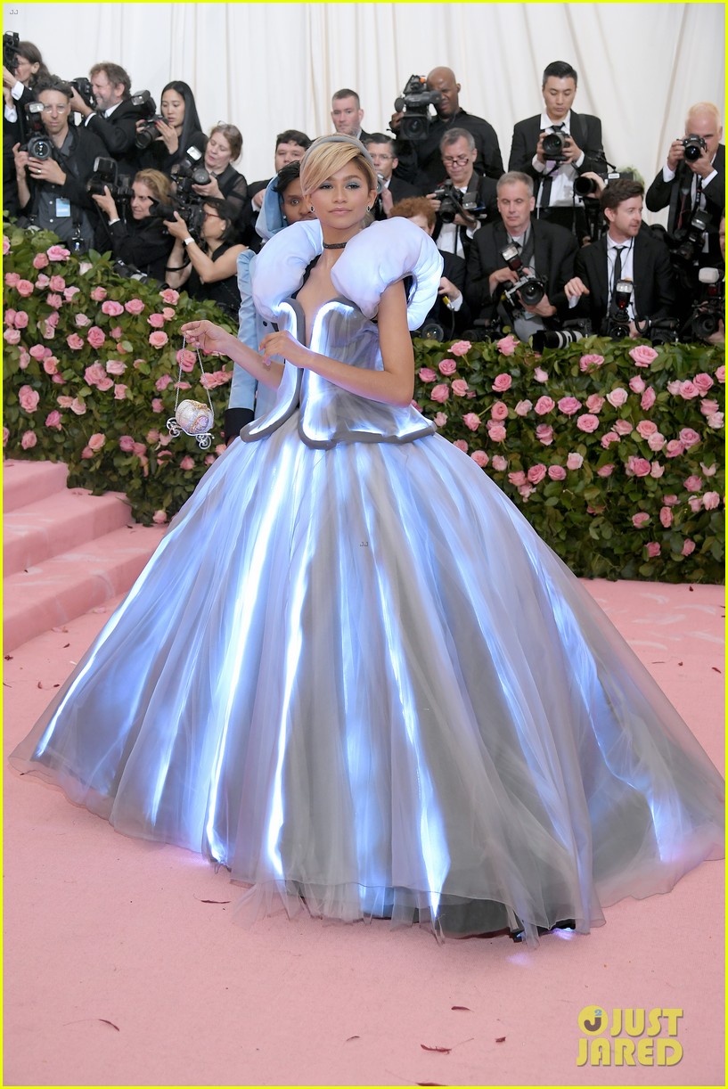 Zendaya Is Literally Cinderella at Met Gala 2019!