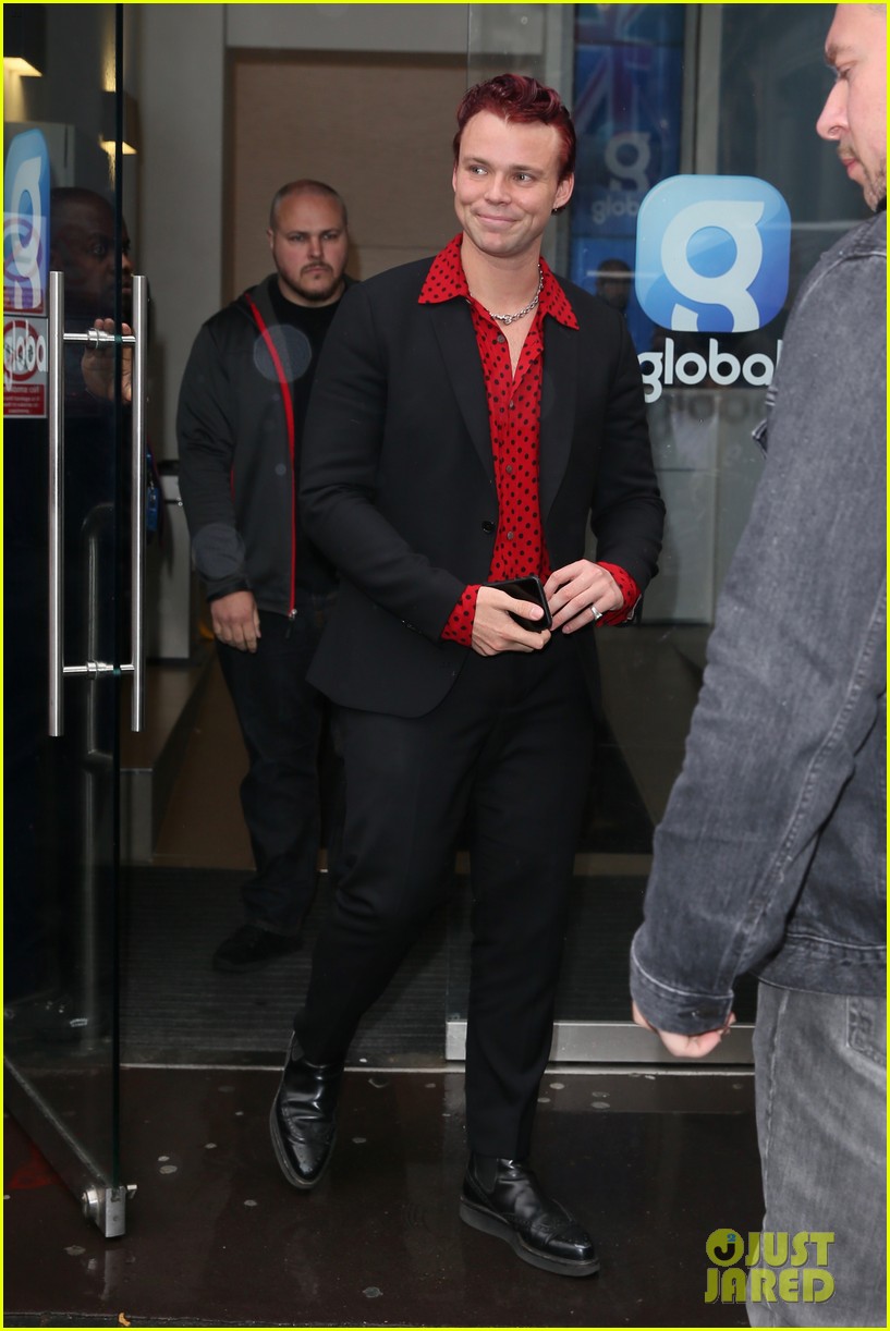 5 Seconds of Summer Greet Fans in London! 