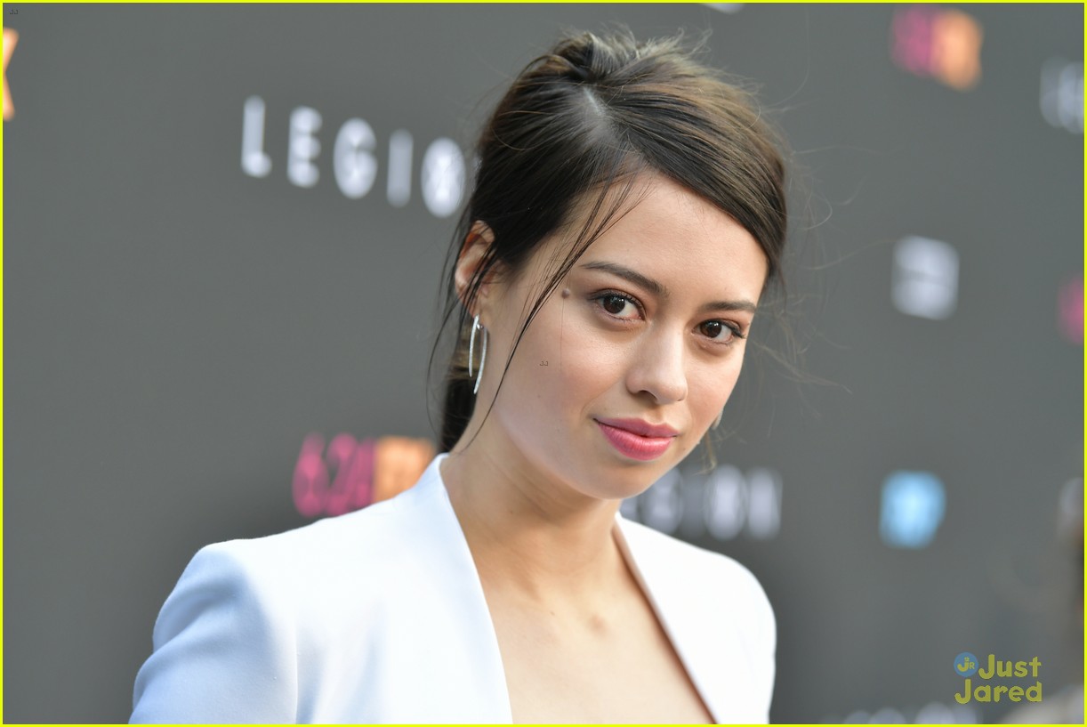 'Roswell's Amber Midthunder Stuns in White at 'Legion' Premiere in LA
