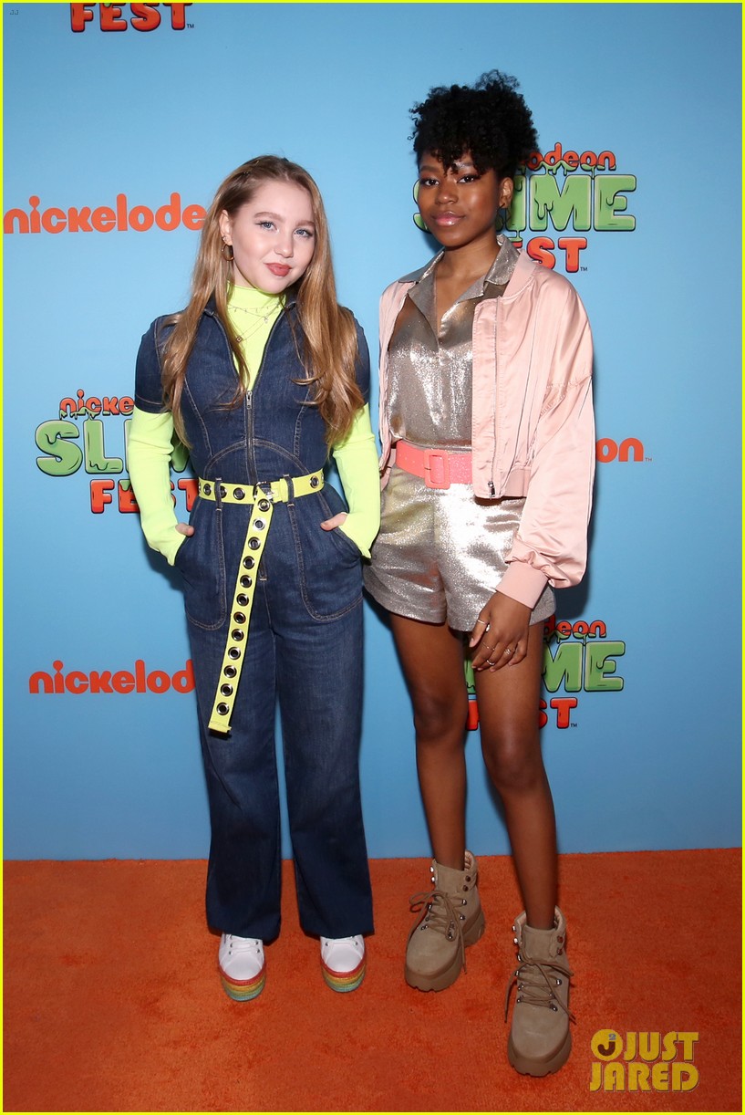 Annie LeBlanc & BFF Jayden Bartels Step Out For Slimefest in Chicago!