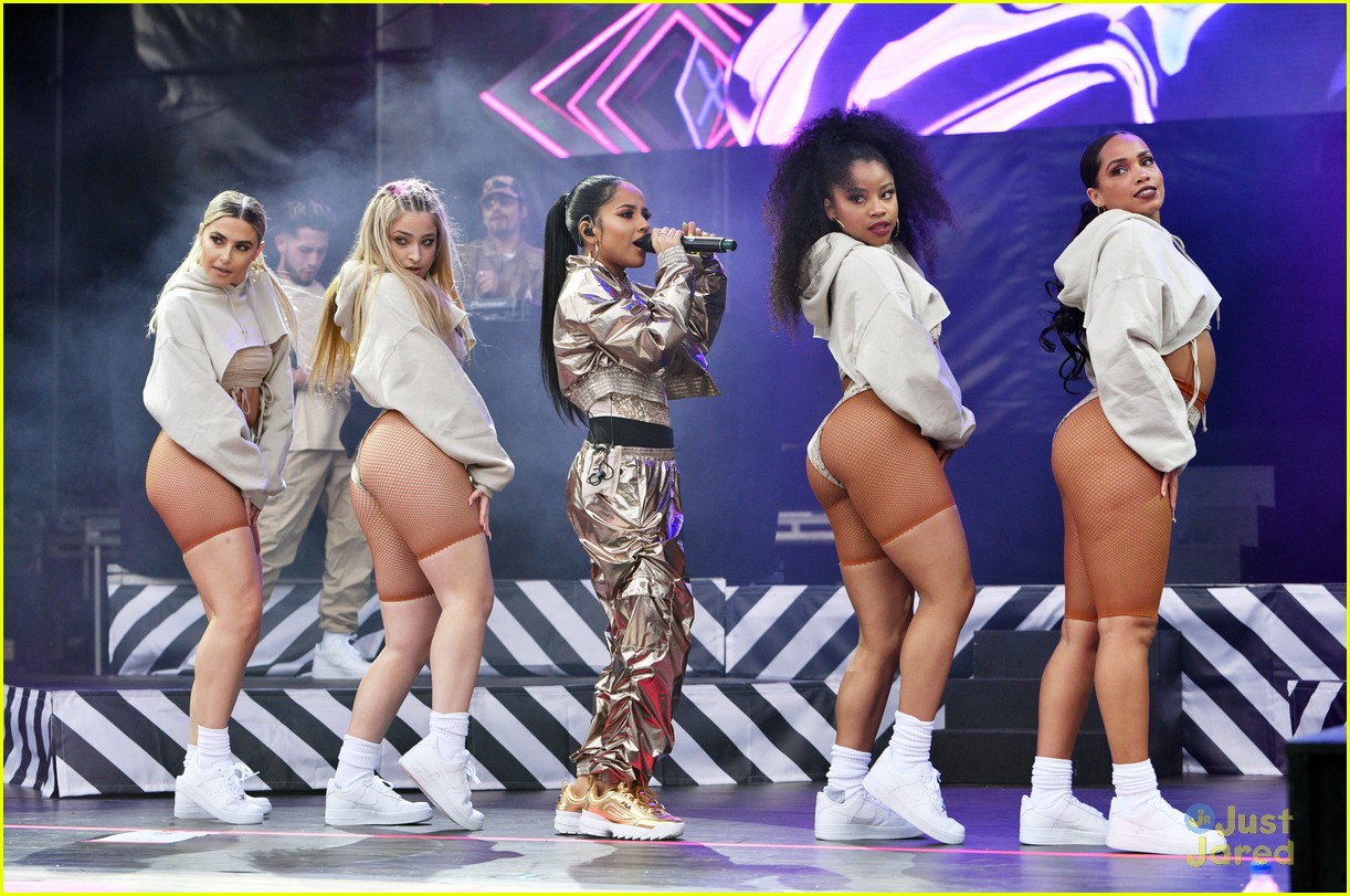 Becky G Doesn't Let the Rain Stop Her Amazing Performance at KTUphoria 2019