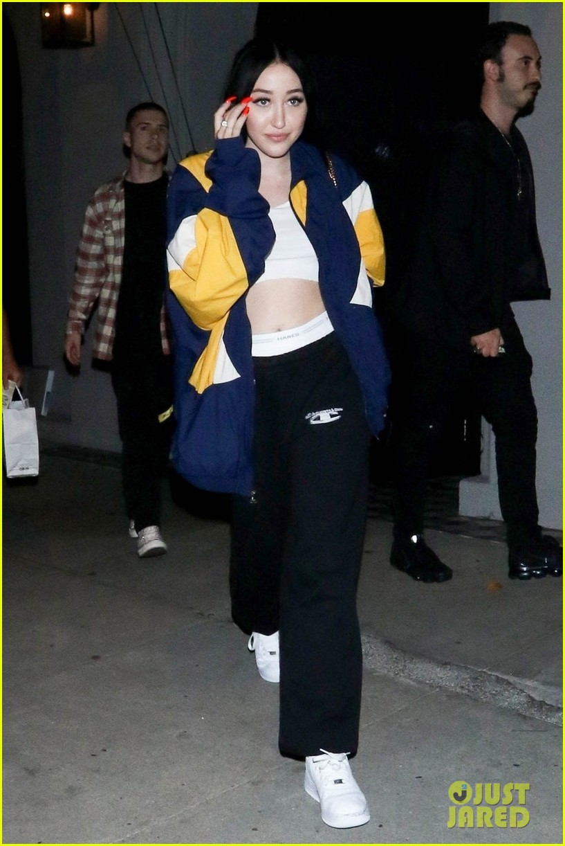 Noah Cyrus Shows Off Her Abs at Dinner in West Hollywood! 