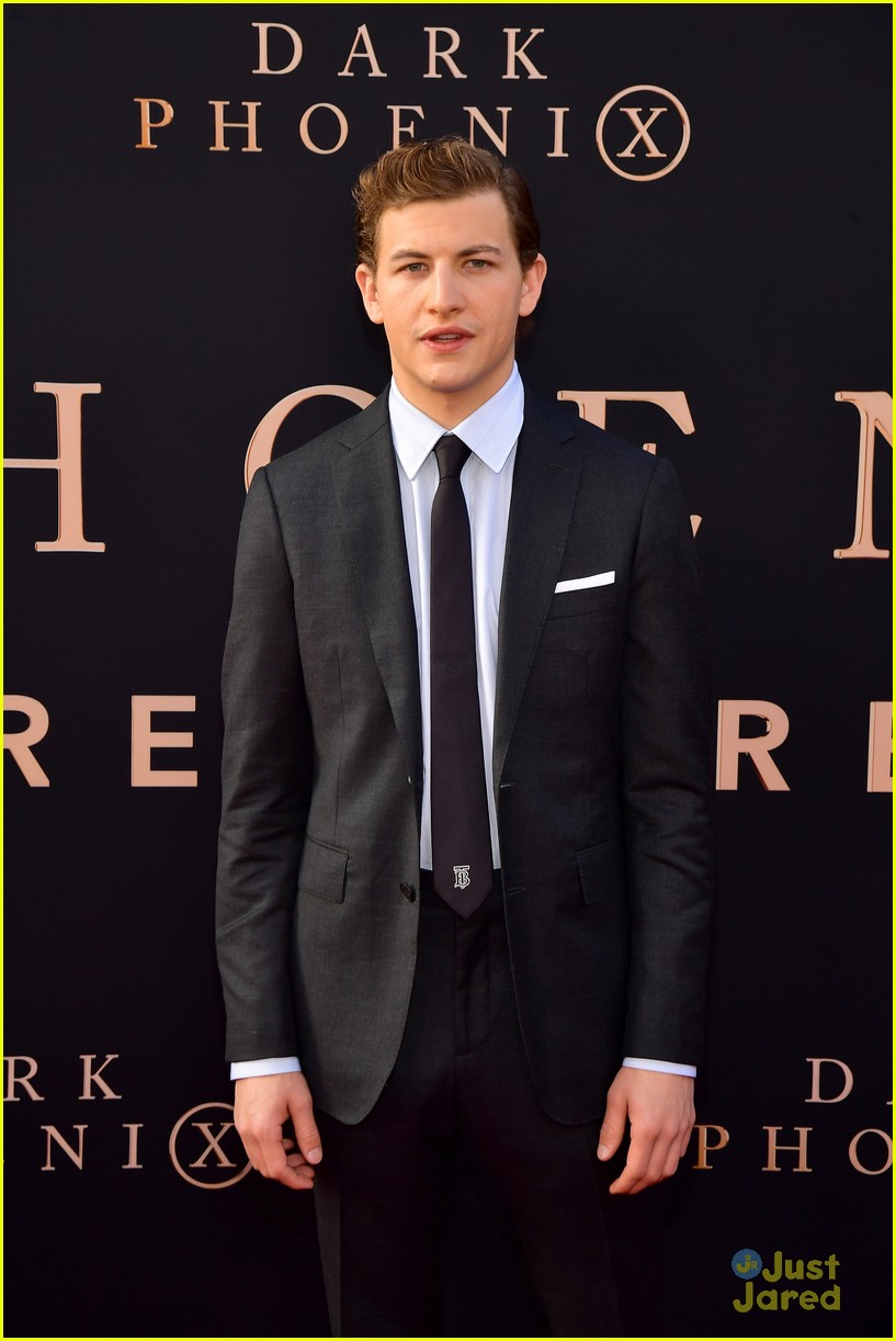 Jennifer Lawrence Joins X-Men Co-Stars at 'Dark Phoenix' L.A. Premiere!