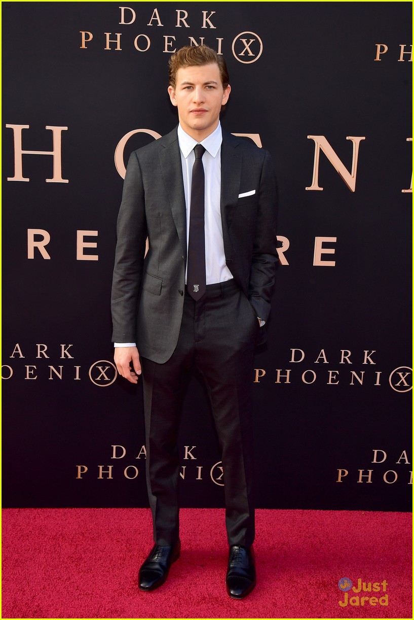 Jennifer Lawrence Joins X-Men Co-Stars at 'Dark Phoenix' L.A. Premiere!