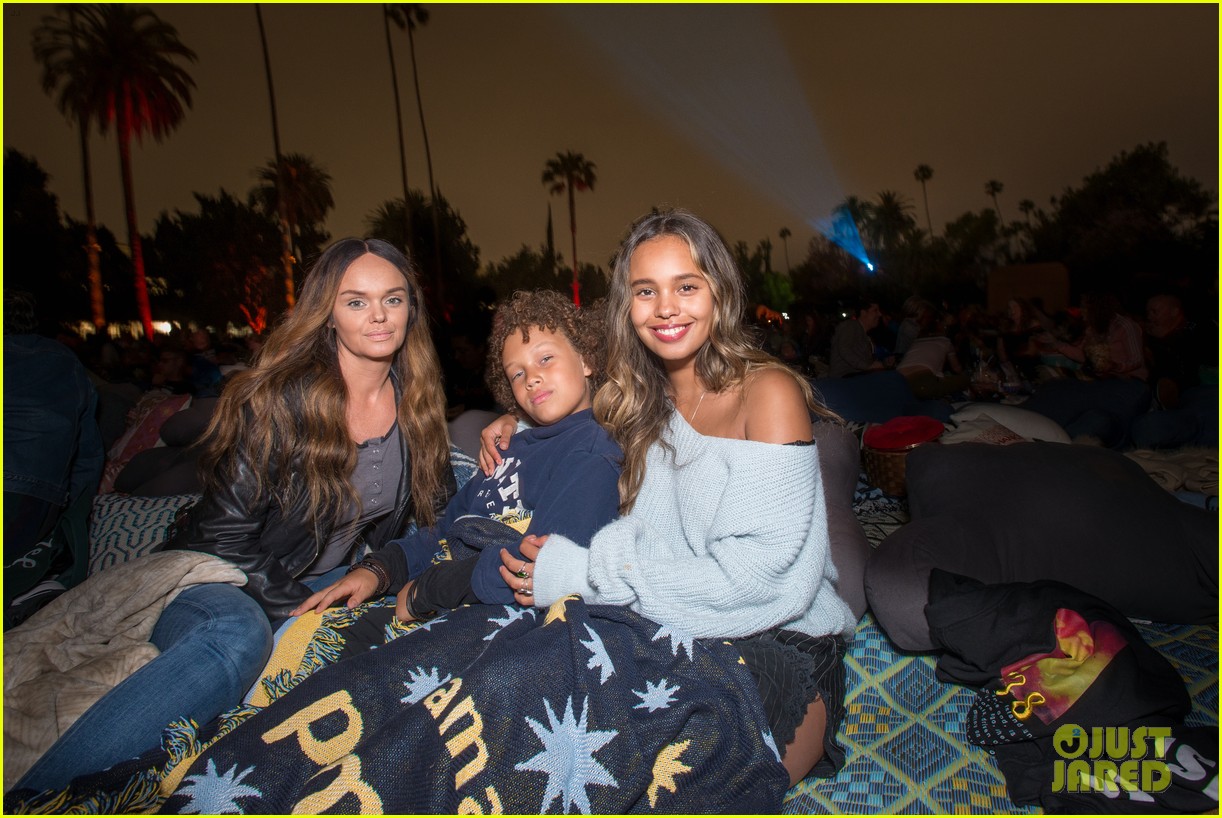 Ella Anderson & Riele Downs Attend 'Goonies' Cinespia Screening With Pals