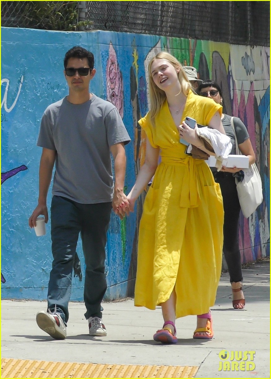 Elle Fanning Goes Shopping with Boyfriend Max Minghella!