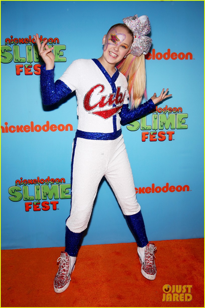 JoJo Siwa Owns the Stage at Nickelodeon Slimefest!
