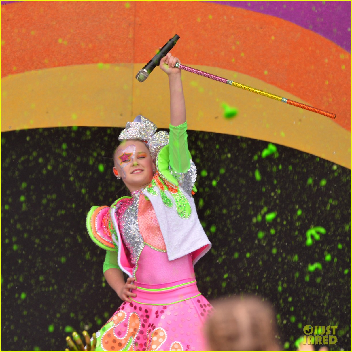 JoJo Siwa Owns the Stage at Nickelodeon Slimefest!