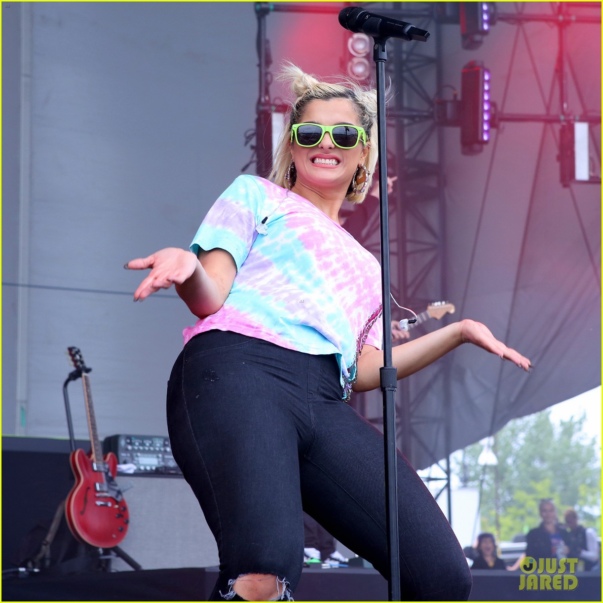 JoJo Siwa Owns the Stage at Nickelodeon Slimefest!