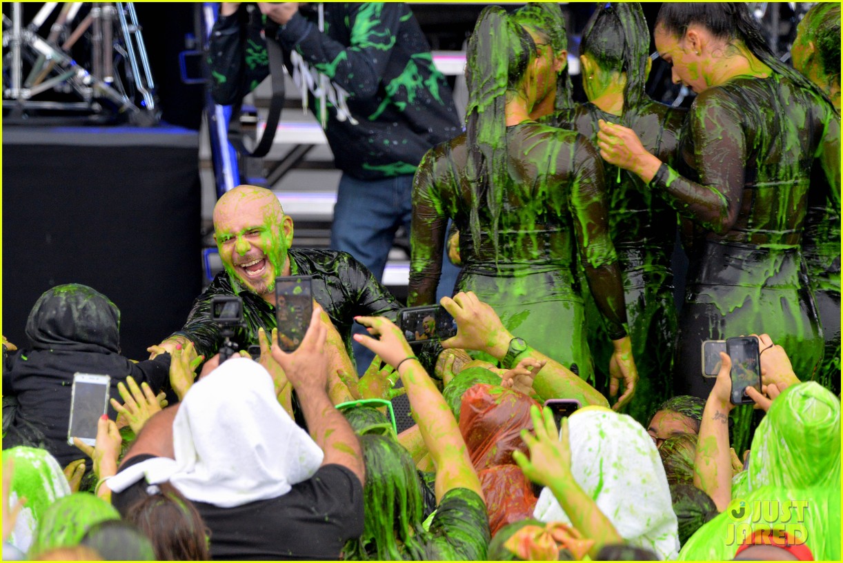 JoJo Siwa Owns the Stage at Nickelodeon Slimefest!