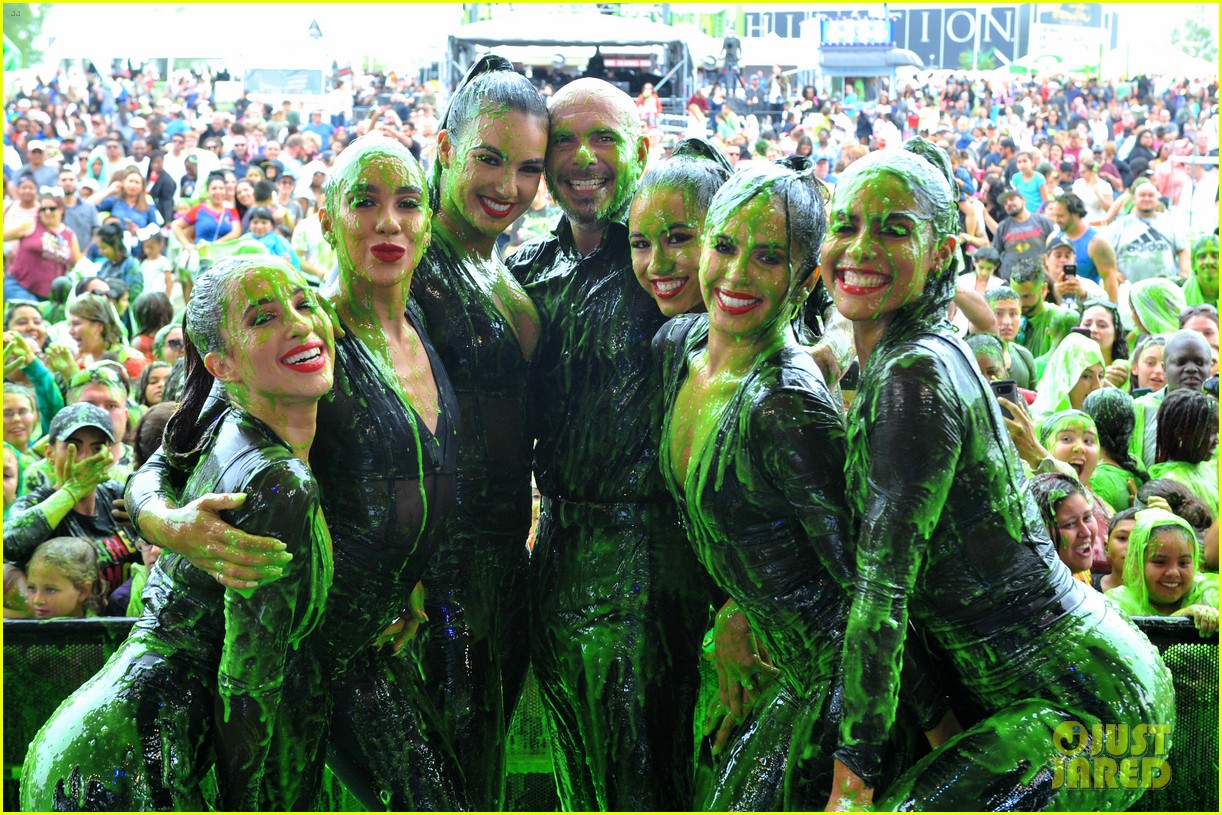 JoJo Siwa Owns the Stage at Nickelodeon Slimefest!