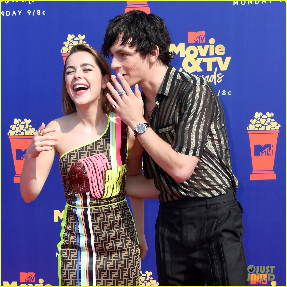 Ross Lynch & Kiernan Shipka Get Silly at the MTV Movie & TV Awards 2019!