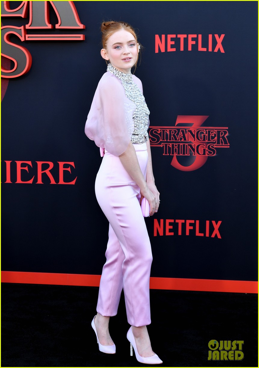 Millie Bobby Brown & the 'Stranger Things' Cast Celebrate Season 3!