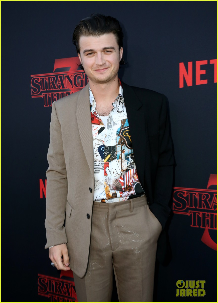 Millie Bobby Brown & the 'Stranger Things' Cast Celebrate Season 3!
