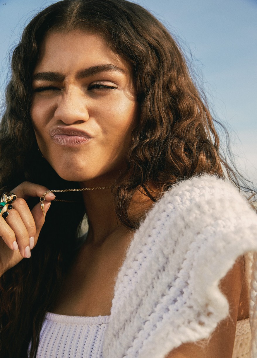 Zendaya & Her Dog Noon Are So Cute In 'Glamour Paris's New Issue 