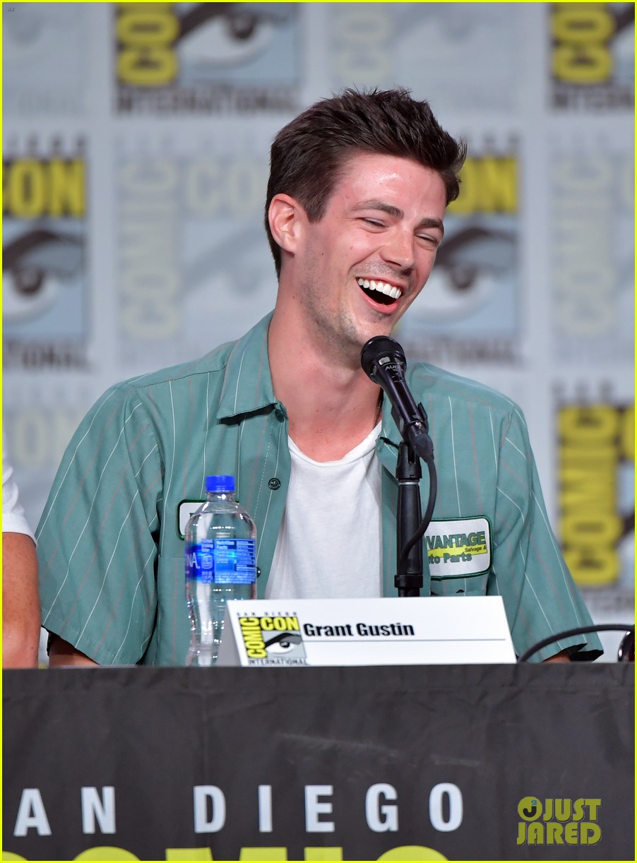 Grant Gustin Joins 'The Flash' Co-Stars at Comic Con 2019!