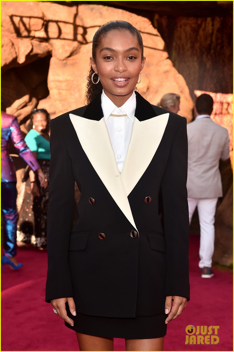 Chloe & Halle Bailey Join Yara Shahidi at 'The Lion King' Premiere!
