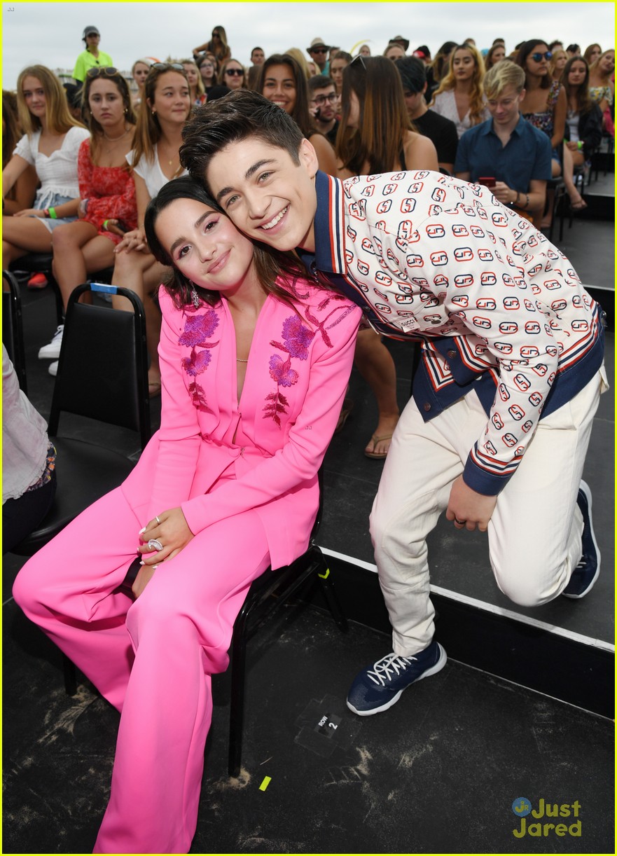 Asher Angel Had The Cutest Congrats Message For Girlfriend Annie LeBlanc After The Teen Choice Awards 2019