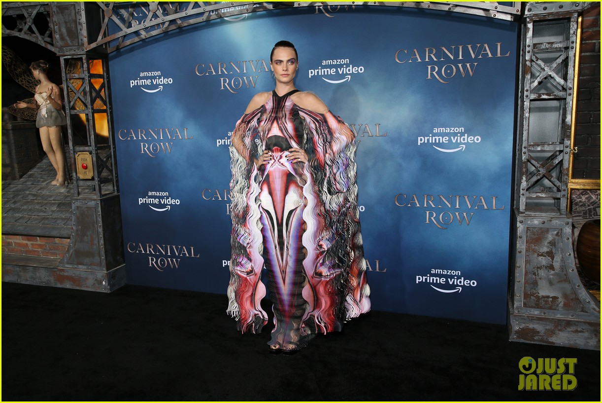 Cara Delevingne Joins Orlando Bloom at the 'Carnival Row' Premiere