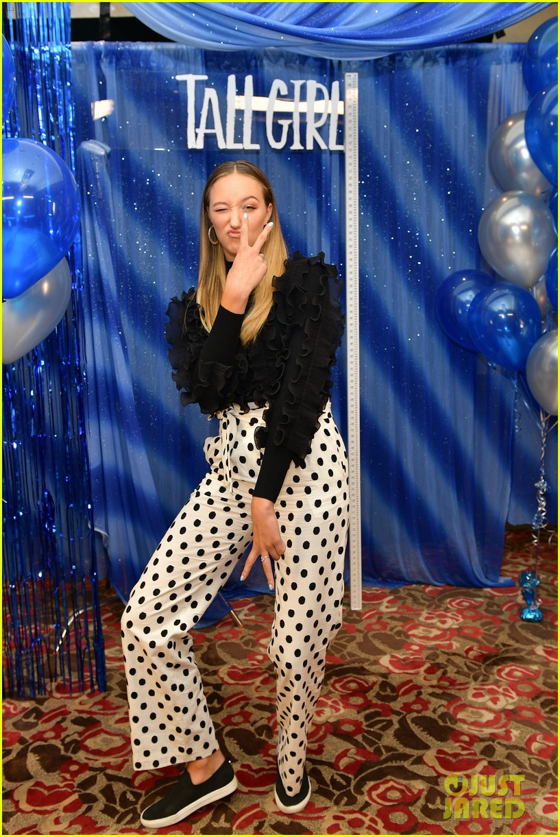 Sabrina Carpenter Pops in Yellow at 'Tall Girl' Photo Call
