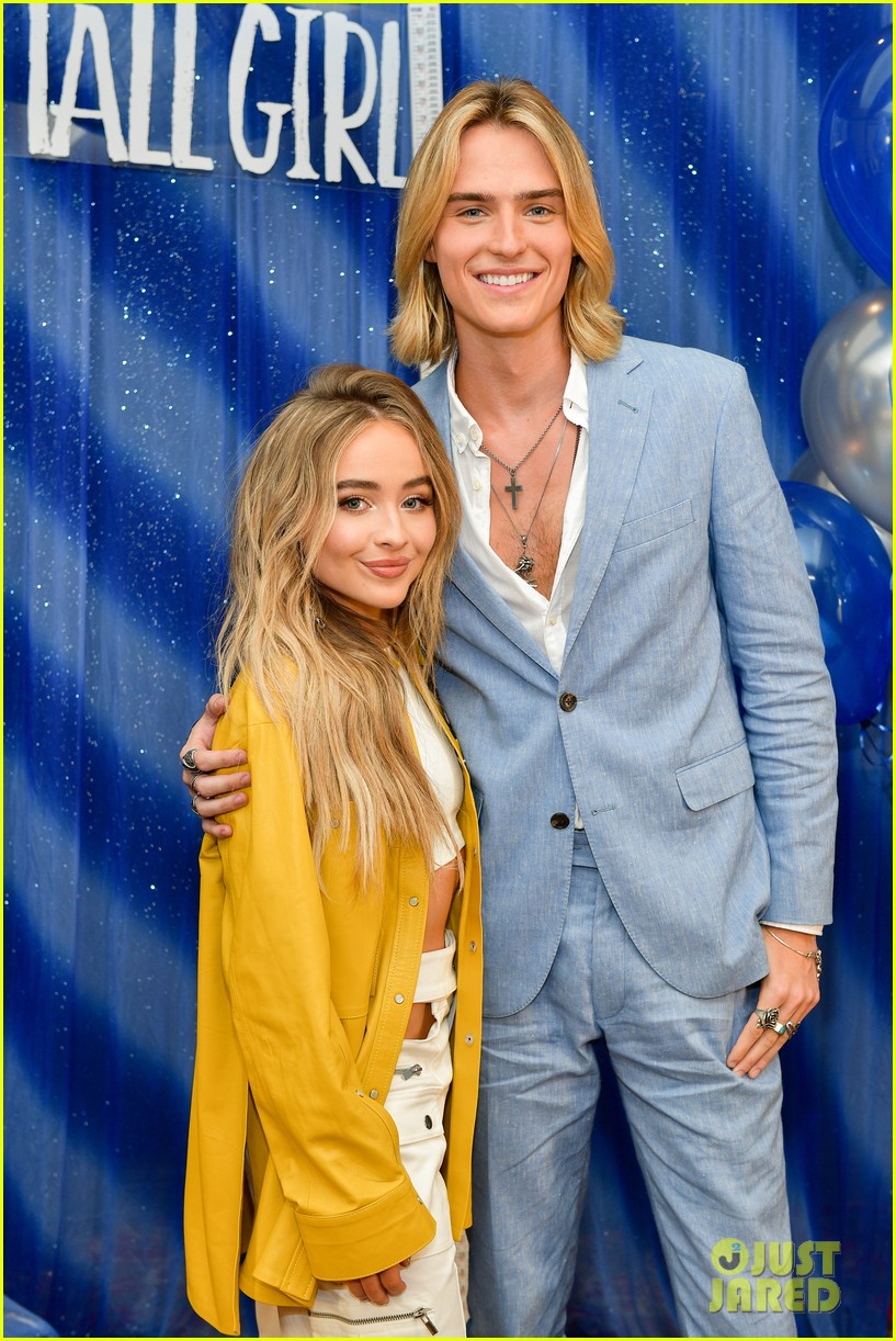 Sabrina Carpenter Pops in Yellow at 'Tall Girl' Photo Call