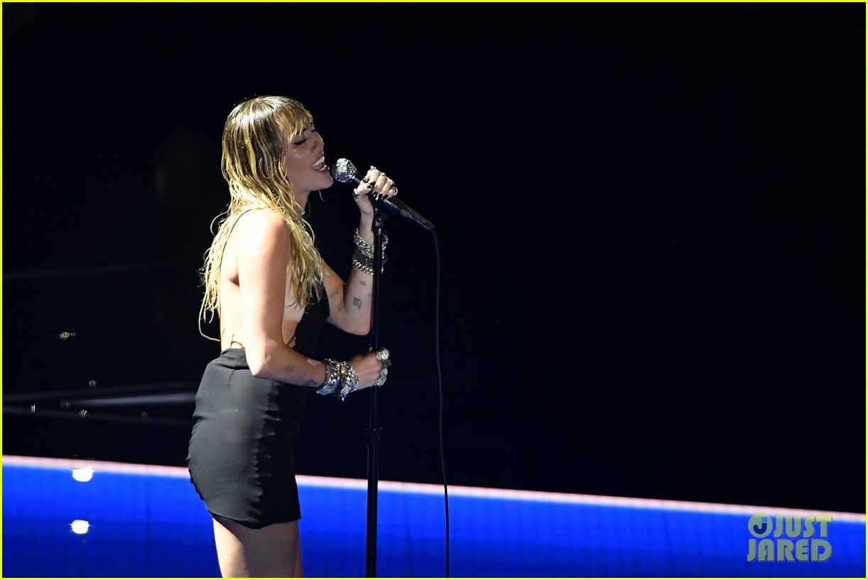 Miley Cyrus Gives First Live Performance of 'Slide Away' at MTV VMAs 2019 - Watch!