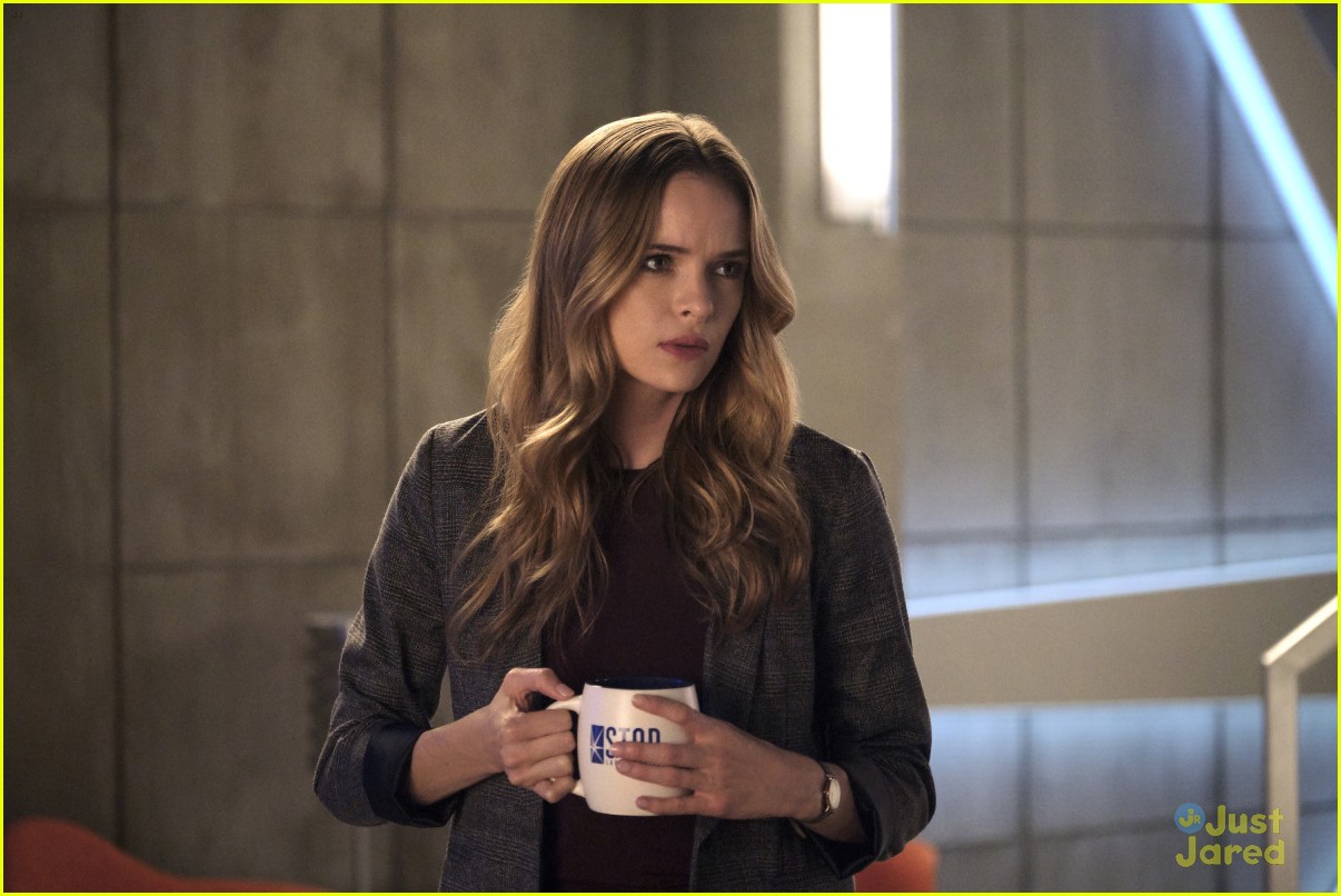 See The First Pics From 'The Flash' Season 6!