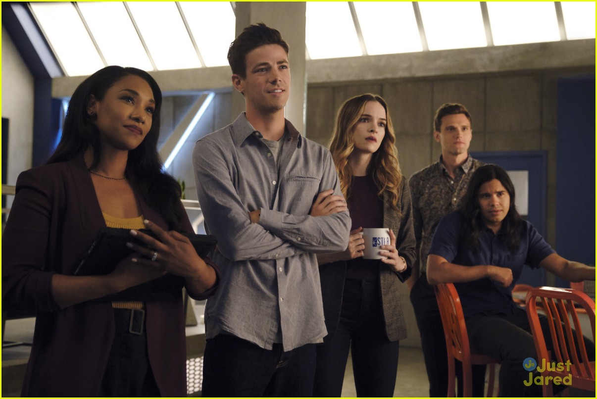 See The First Pics From 'The Flash' Season 6!