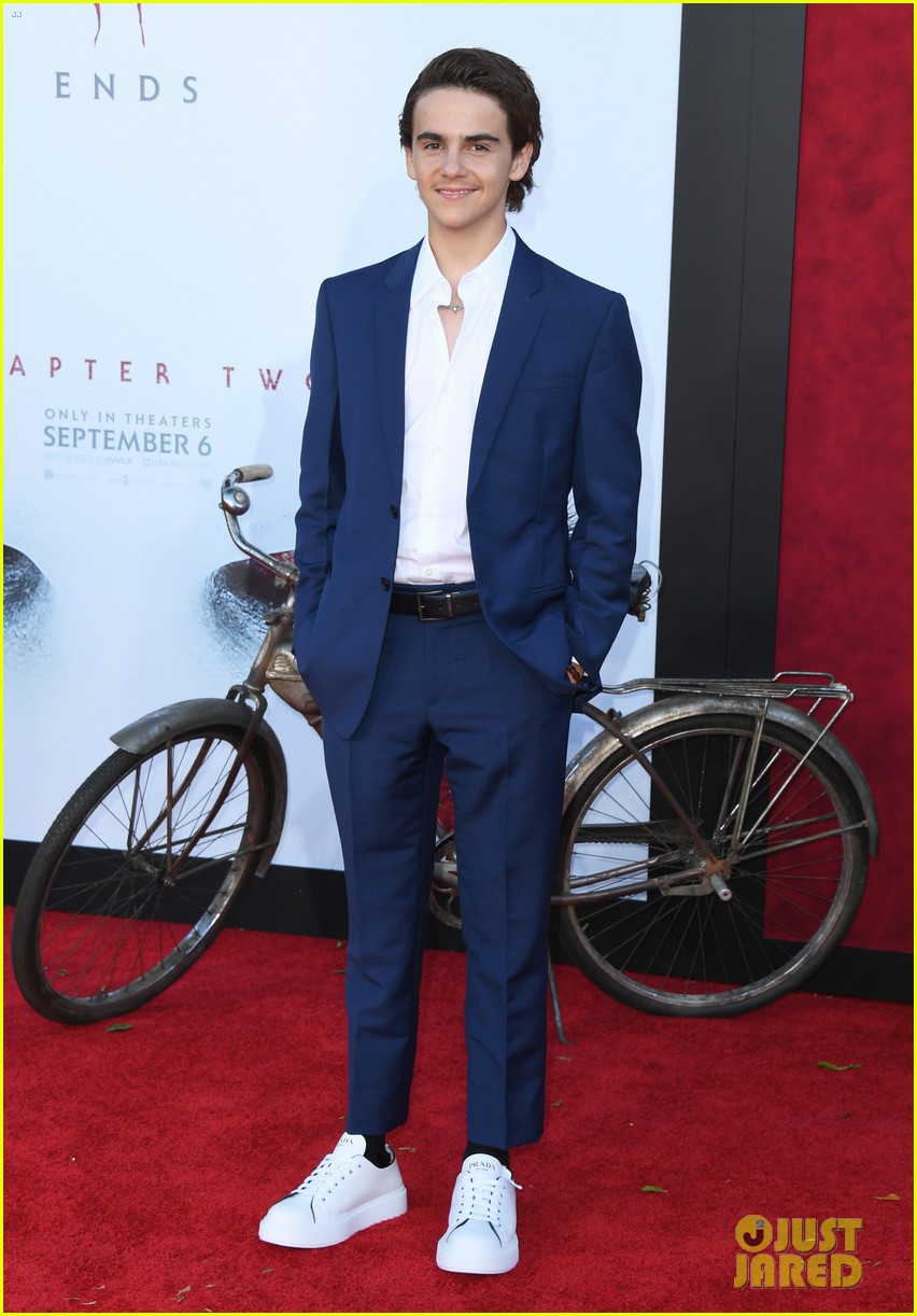 Sophia Lillis Premieres 'It Chapter Two' With Wyatt Oleff, Finn Wolfhard & More in LA!