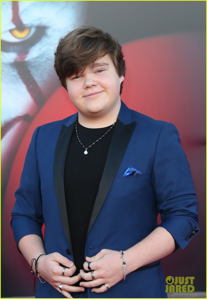 Sophia Lillis Premieres 'It Chapter Two' With Wyatt Oleff, Finn Wolfhard & More in LA!