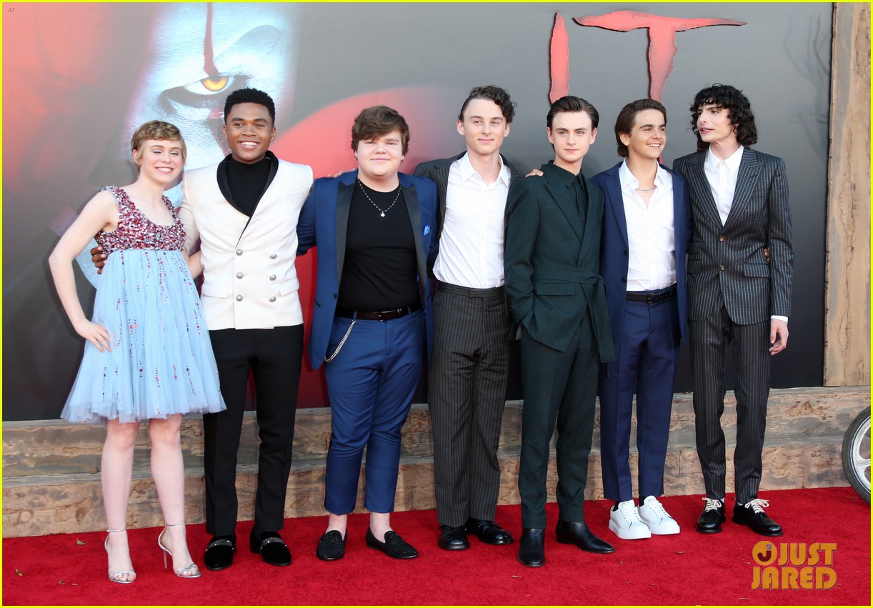 Sophia Lillis Premieres 'It Chapter Two' With Wyatt Oleff, Finn Wolfhard & More in LA!