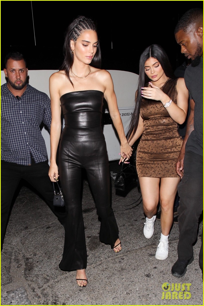 Kendall Jenner Joins Sister Kylie & Friends for Fun Night Out!