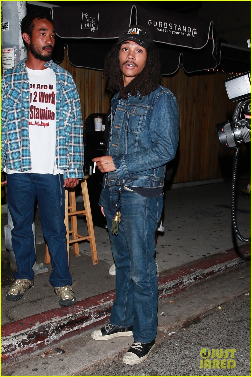 Kendall Jenner Joins Sister Kylie & Friends for Fun Night Out!