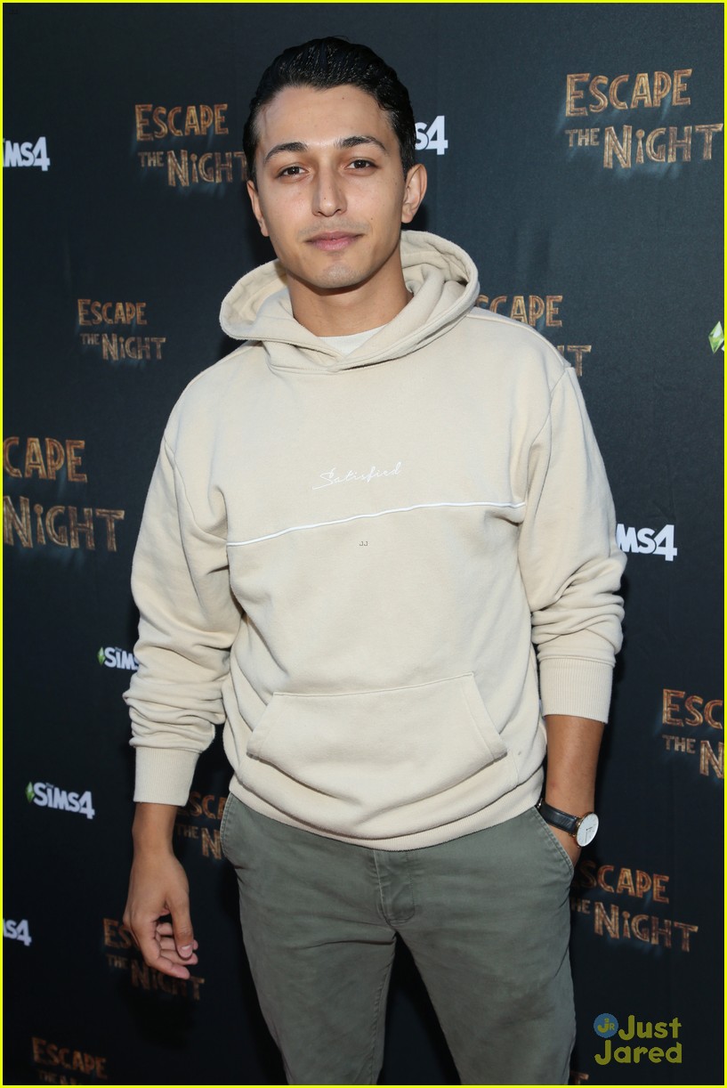 Veronica & Vanessa Merrell Join Joey Graceffa For His 'Escape The Night' Escape Room
