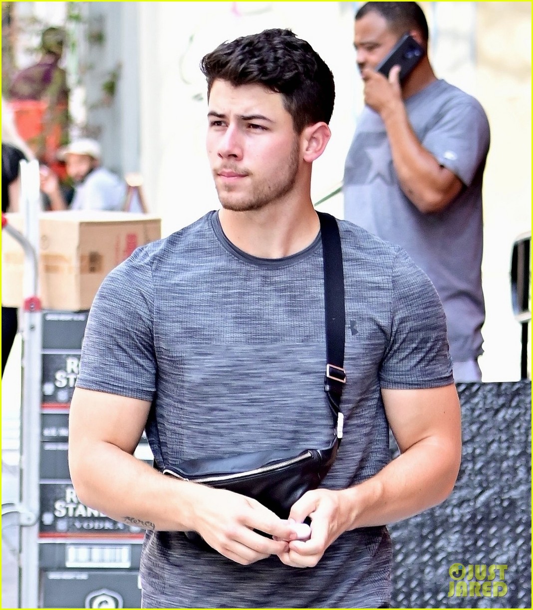 Joe Jonas Spends His Morning with His Brother & Wife!