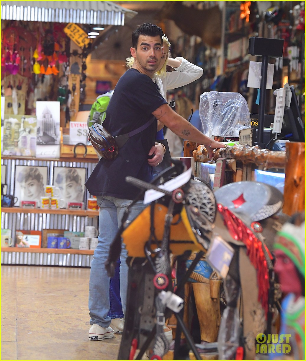 Joe Jonas Steps Out with Sophie Turner Ahead of VMAs