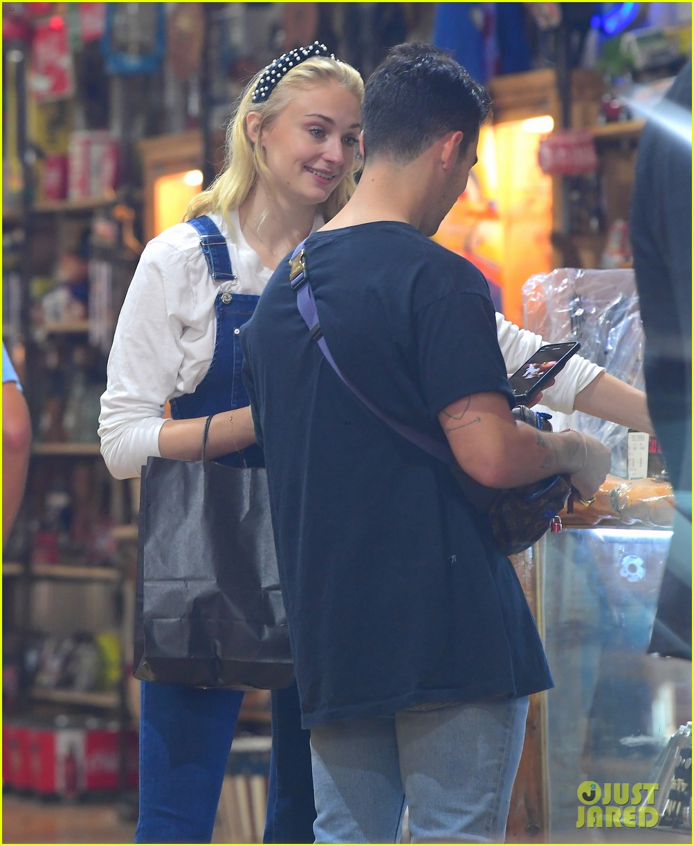 Joe Jonas Steps Out with Sophie Turner Ahead of VMAs