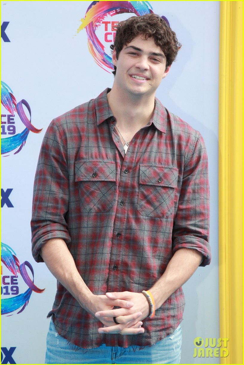 Noah Centineo Goes Casual In Plaid at Teen Choice Awards 2019