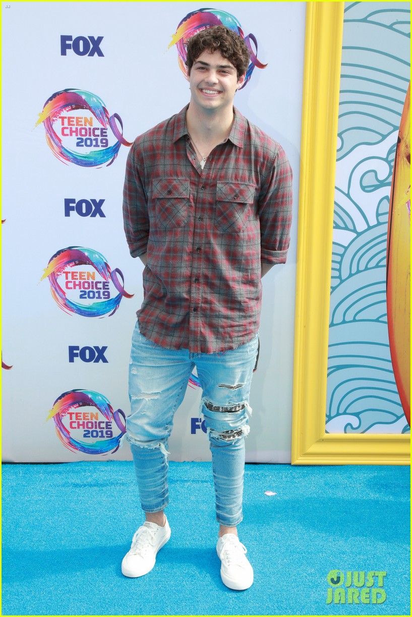 Noah Centineo Goes Casual In Plaid at Teen Choice Awards 2019