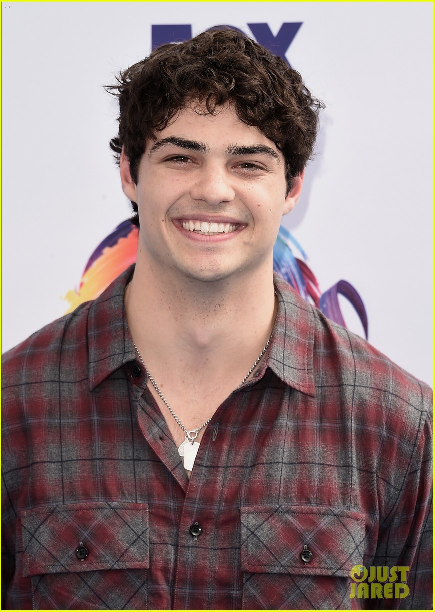 Noah Centineo Goes Casual In Plaid at Teen Choice Awards 2019
